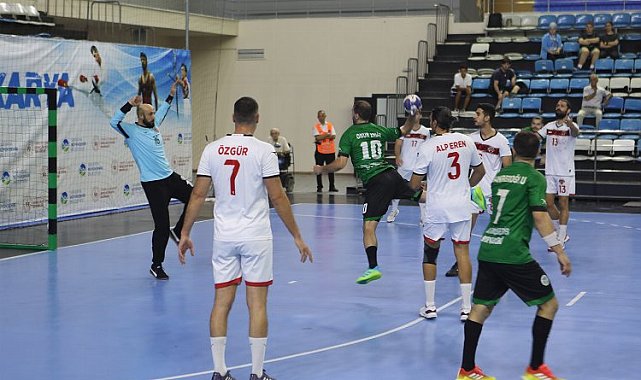 Sakarya Büyükşehir hentbolda dolu dizgin