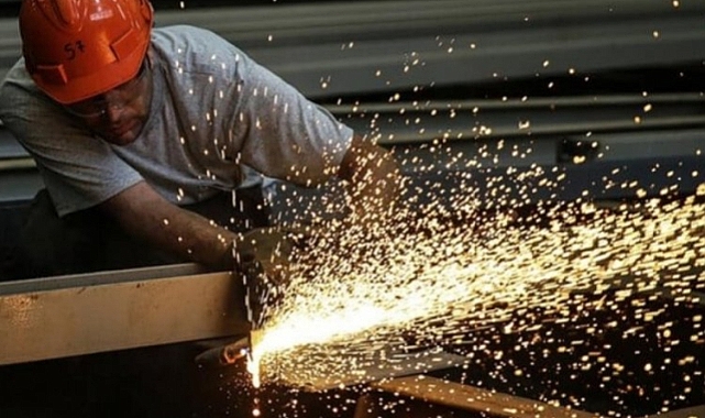 Sanayi üretimi yıllık yüzde 7,4 arttı