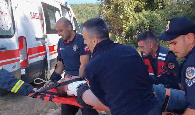 Uçuruma düşen vatandaşı Kocaeli İtfaiyesi kurtardı