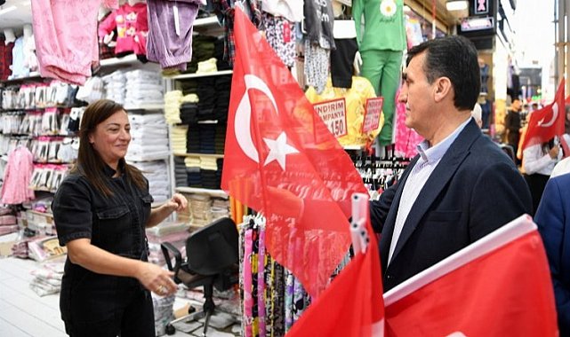 Bursa Osmangazi'den esnafa Türk bayrağı