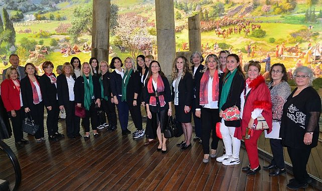 Bursa'da Cumhuriyet kadınlarından 100. yılda anlamlı buluşma