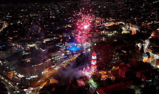 Bursa'da kutlamalara havai fişekli final
