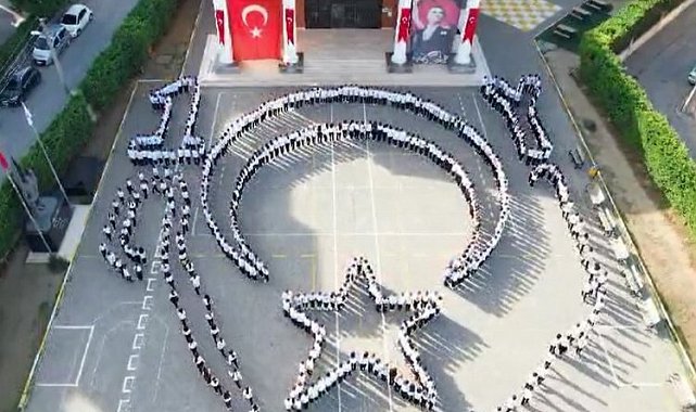 Bursa'da ortaokul öğrencilerinden 100. yıla özel koreografi
