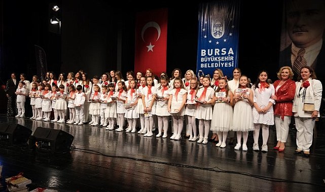 Çocukların geleceği için Bursa'da sahneye çıktılar