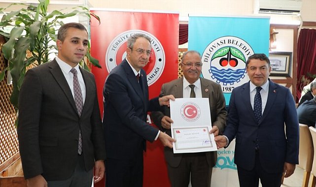 Dilovası muhtarlarına Kaymakam Kubilay'dan başarı belgesi