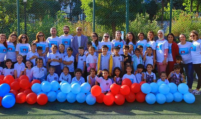 Doktorlar öğrencilerle yaşama el verdi