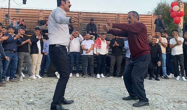 Düzce'de asker eğlencesinde Ramazan Çelik sahne aldı
