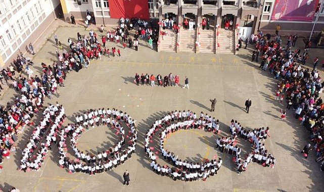 Düzce'de öğrenciler 100. yıl şekli oluşturdu
