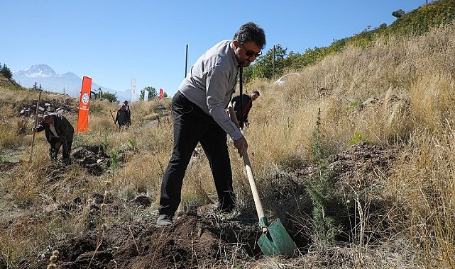 ERÜ eğitmenleri Ali Dağı'nı yeşillendirdi