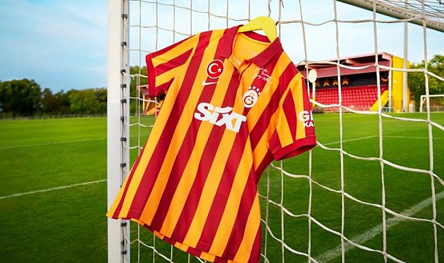 Galatasaray'a Cumhuriyet'in 100'üncü yılına özel forma