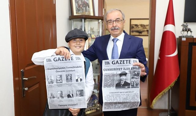 Gelibolulu çocuk, Cumhuriyetin ilanını duyurdu