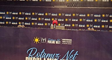 Genel Başkan Akşener'in yüzü gözükmüyor dediler, mikrofonları indirdiler!
