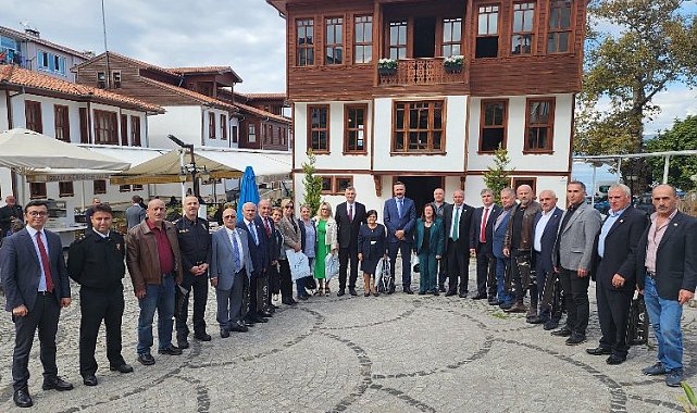 Gölcük'te muhtarlar İsrail'in saldırılarını kınadı