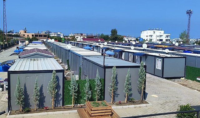 Hatay'da 111 konteyner konut afetzedelere teslim edildi