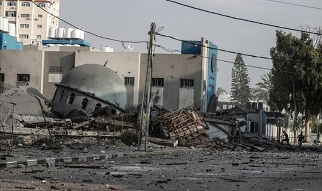 İsrail, Gazze'de bir camiyi daha bombaladı!