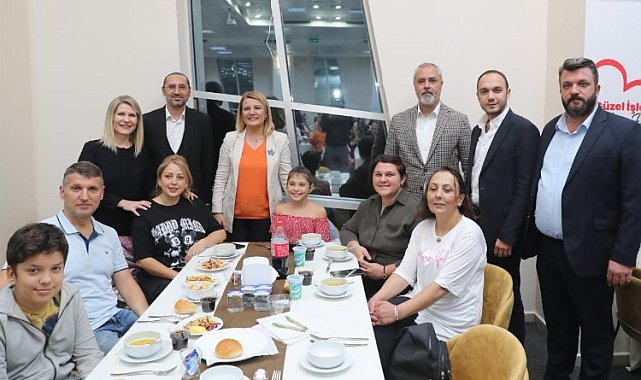 İzmit'te Ahilik Haftası dolayısıyla belediye kuaför esnafını buluşturdu