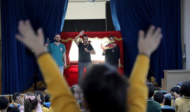 'Karagöz Göklerde' 13 ilçede miniklere kültürü aktardı