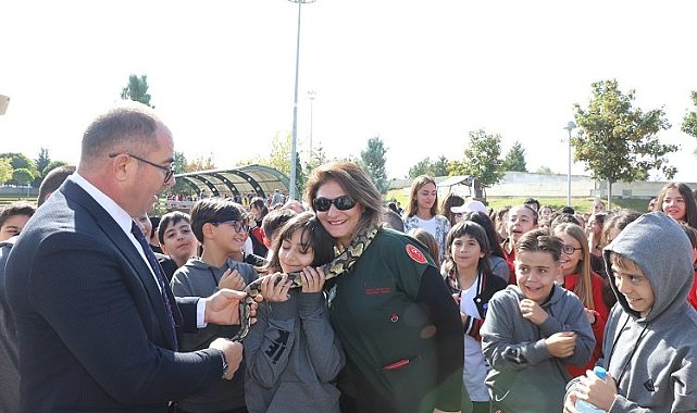 Kayseri Büyükşehir miniklere hayvan sevgisini aşıladı
