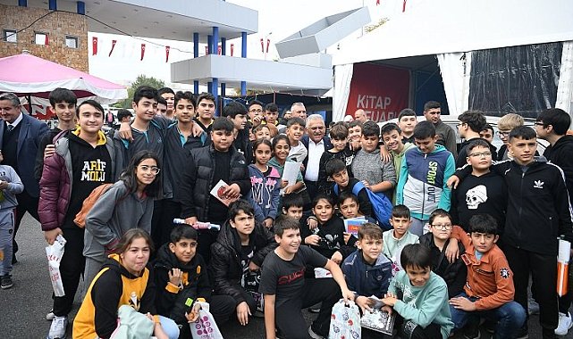 Kayseri Kitap Fuarı'na Memduh Büyükkılıç daması