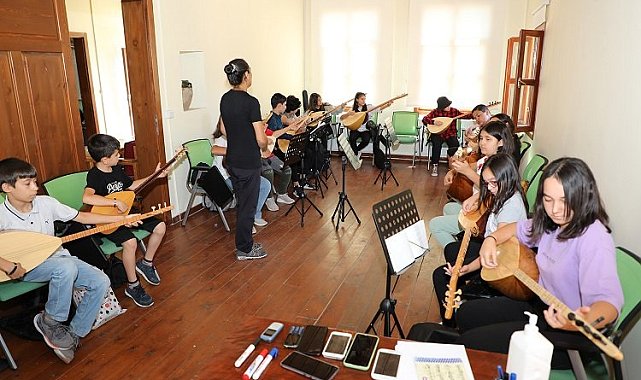Kayseri Talas Belediyesi'nden bağlama kursu