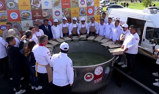 Kayseri'de 100'üncü yıla 1 ton mantılı kutlama