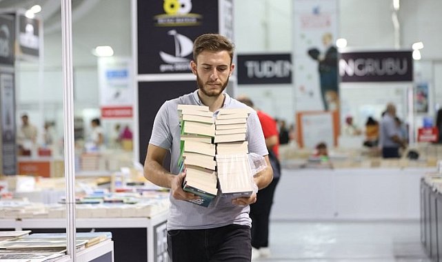 Kitap Fuarı kapılarını Kocaeli Marşı'yla açtı