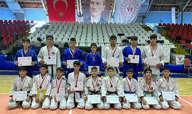 Manisa BBSK'lı Judocular turnuvaya damga vurdu