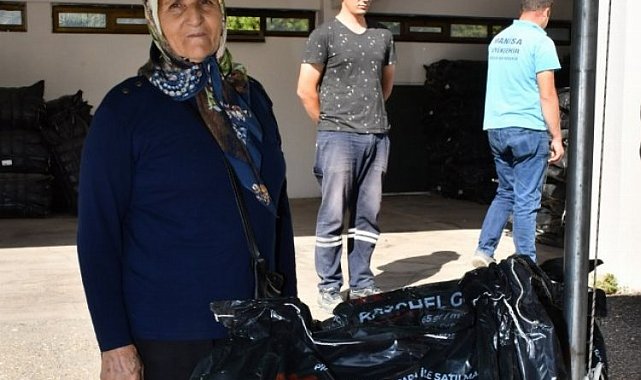 Manisa Salihli'de 500 zeytin üreticisine 2 bin örtü