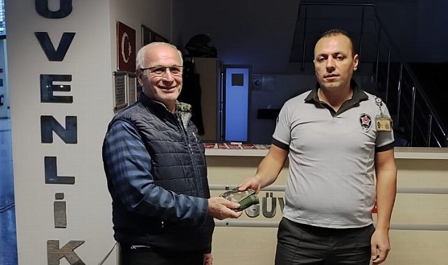 Para dolu cüzdan sahibine teslim edildi
