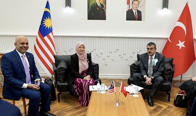 Bakan Tekin Malezyalı mevkidaşıyla görüştü