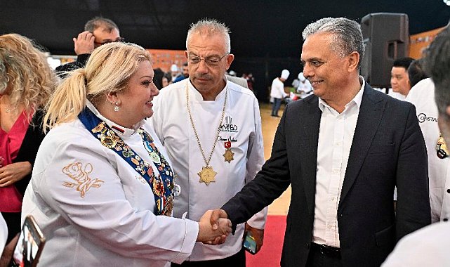 Başkan Uysal'dan GastroAntalya'yı ziyaret