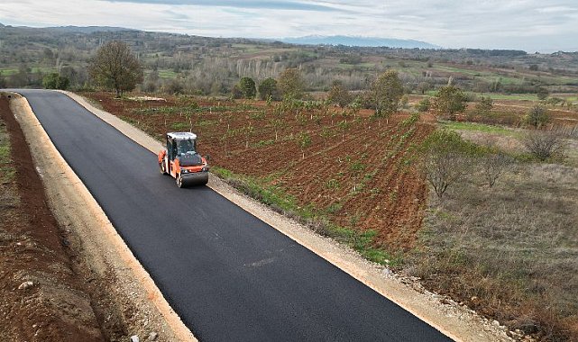 Bilecik Valisi Aygöl'den kırsalda asfalt çalışmalarına inceleme