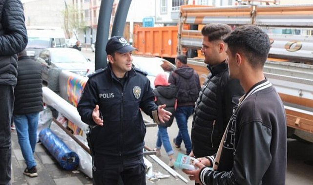 Bingöl'de polis vatandaşı kapı kapı bilinçlendiriyor
