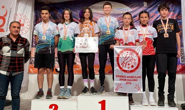 Bursa İnegöllü sporcular Manisa kürsüsünden inmedi!