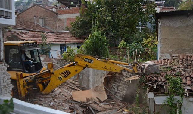 Bursa Osmangazi'de metruk binalar tek tek yıkılıyor