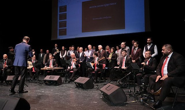Bursa'da öğretmenler hünerlerini sahnede sergiledi