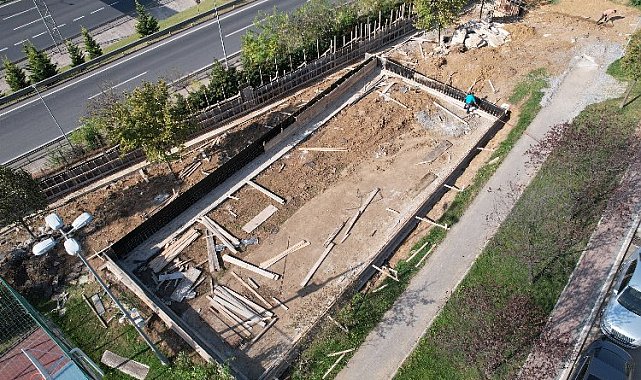 Çayırova'da yeni halı sahalarda çalışmalar tam gaz