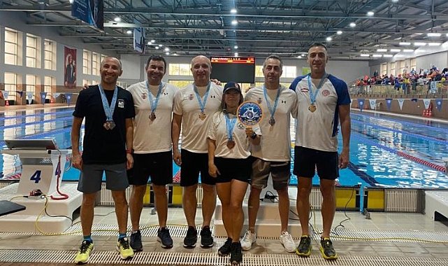 Deniz Kuvvetleri'nin masterları kulaçlarını Ata için attı