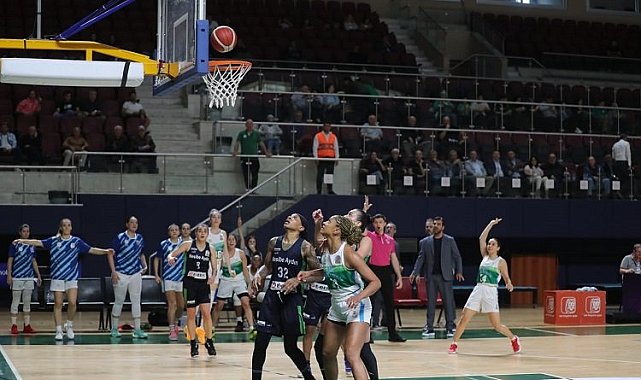 İzmit'in Perileri zirve takibini sürdürdü