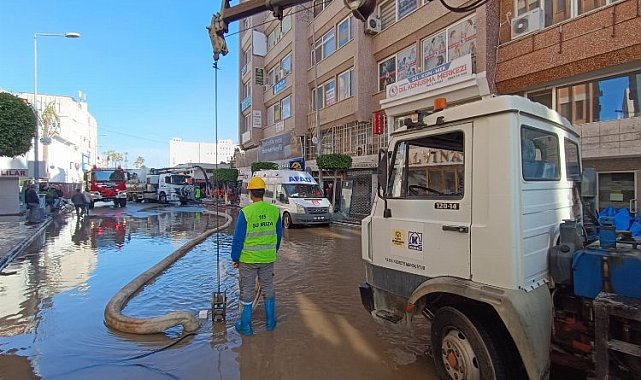 KOSKİ, Hatay'da deniz taşkınına müdahale etti