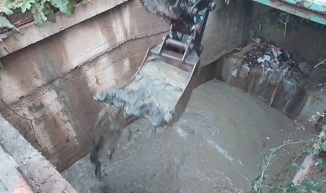 Manisa Şehzadeler'de biriktirme havuzu temizliği