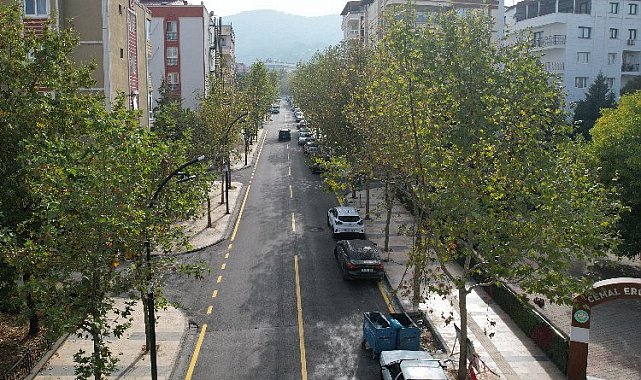 Manisa'da bin kilometreyi aşkın yol asfaltlandı