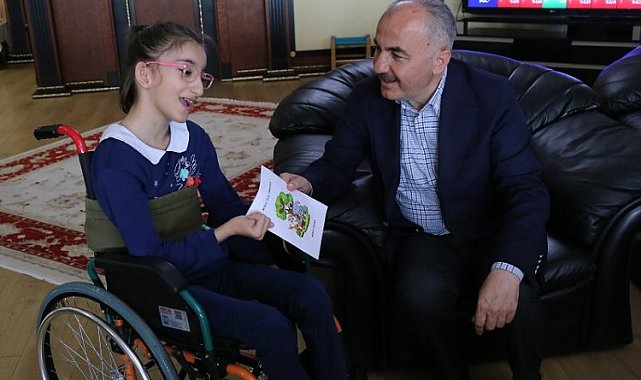 Özel yetenekli çocuk yazardan Başkan Metin'e teşekkür