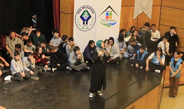 Rize'de 'Ailemiz ve İdeal Gençlik' konferansı