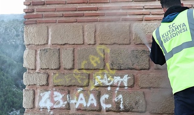 Tarihe saygısızlığa Kütahya temizliği!