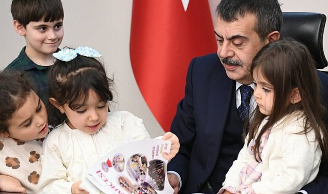 Bakan Tekin Erzurumlu öğrencileri ağırladı