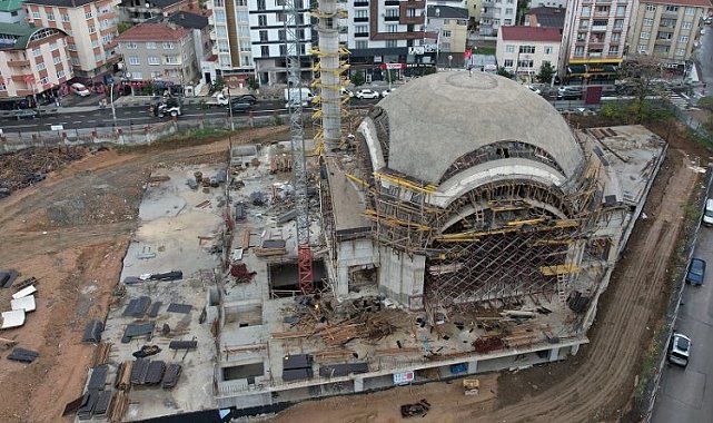 Çayırova'da kent meydanında çalışmalar sürüyor