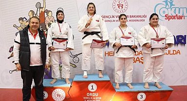 2 gümüş 2 bronz madalyanın sahibi oldular