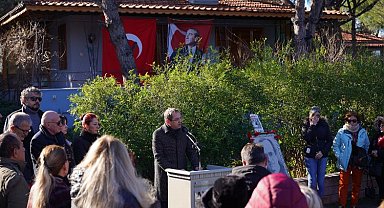 Ayvalık'taki evi önünde Uğur Mumcu'ya anma