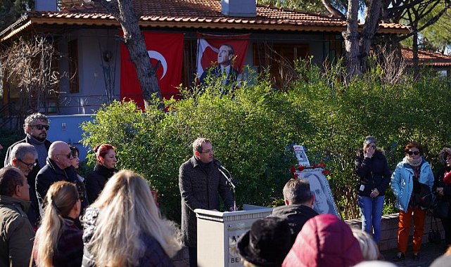 Ayvalık'taki evi önünde Uğur Mumcu'ya anma